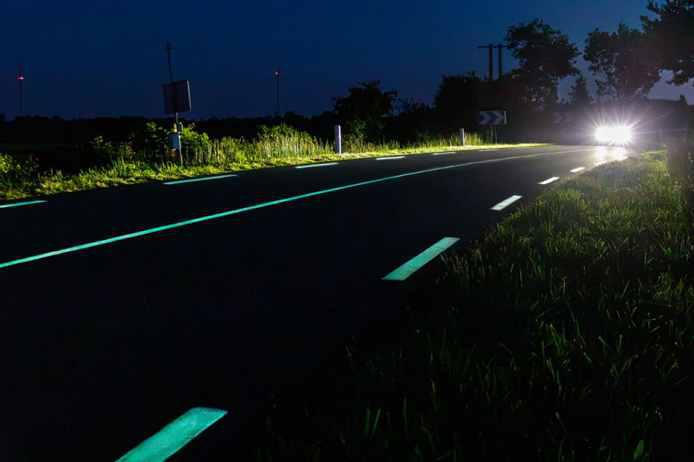 Photoluminescence : un marquage routier qui brille la nuit testé dans les  Landes - NeozOne